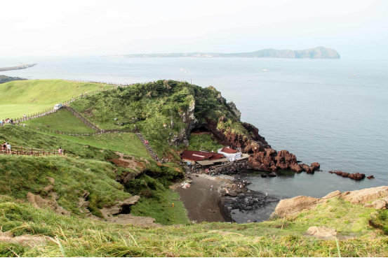 The Ultimate Guide to Volcanic Island Wonders: Exploring Jeju, Hawaii, and Bali